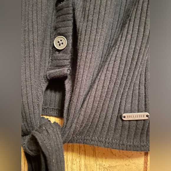 *NWOT* Hollister Small Black Ribbed Button Down Knot Tie Front Long Sleeve Top - Picture 4 of 9
